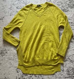 I.S. Studio 100% Cashmere Citron Yellow Long Sleeved Sweater Size Small